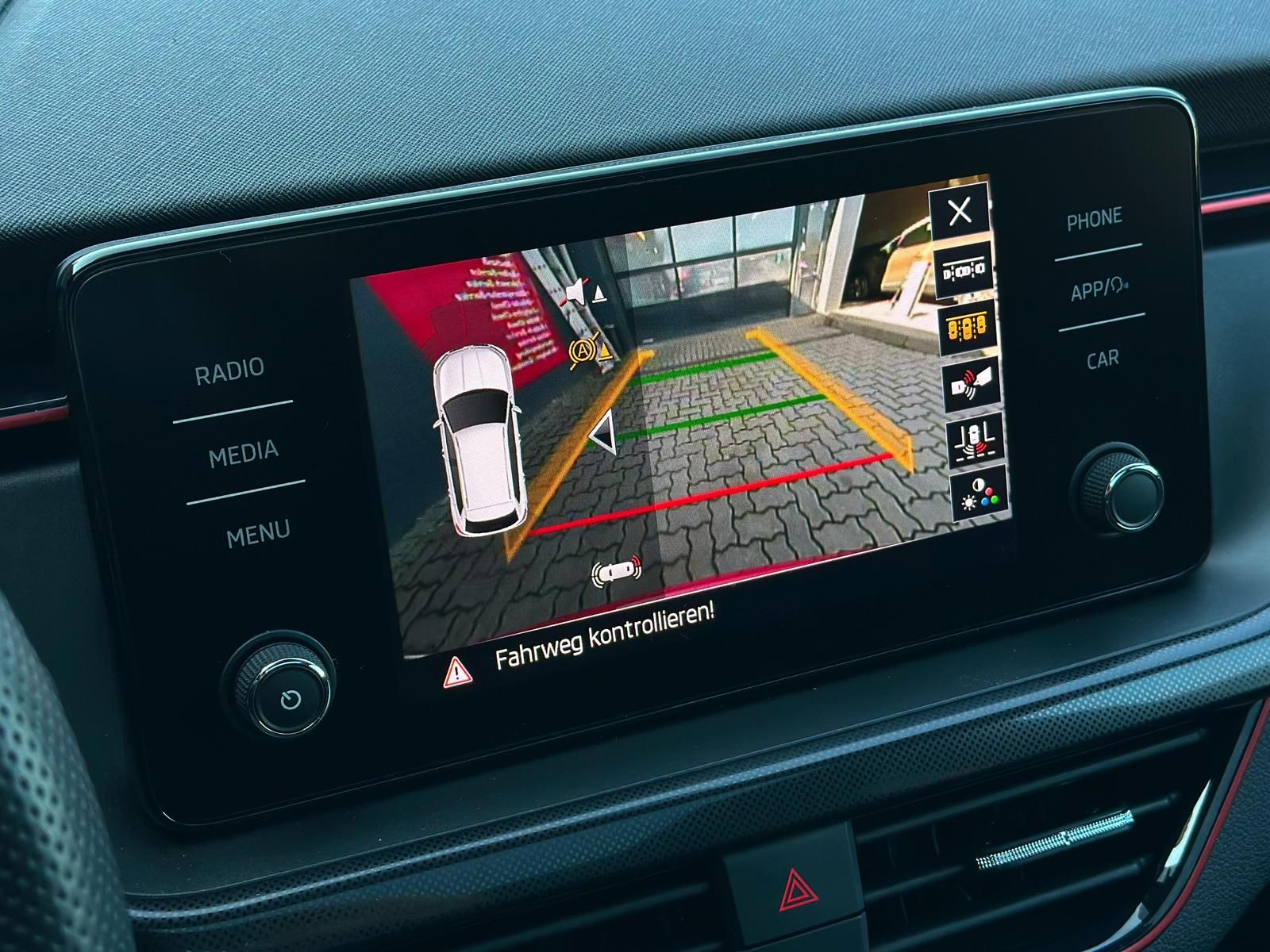 SKODA Kamiq 1.0TSI MONTE CARLO LED#ACC#SPUR#PANO#CAM - Image 21