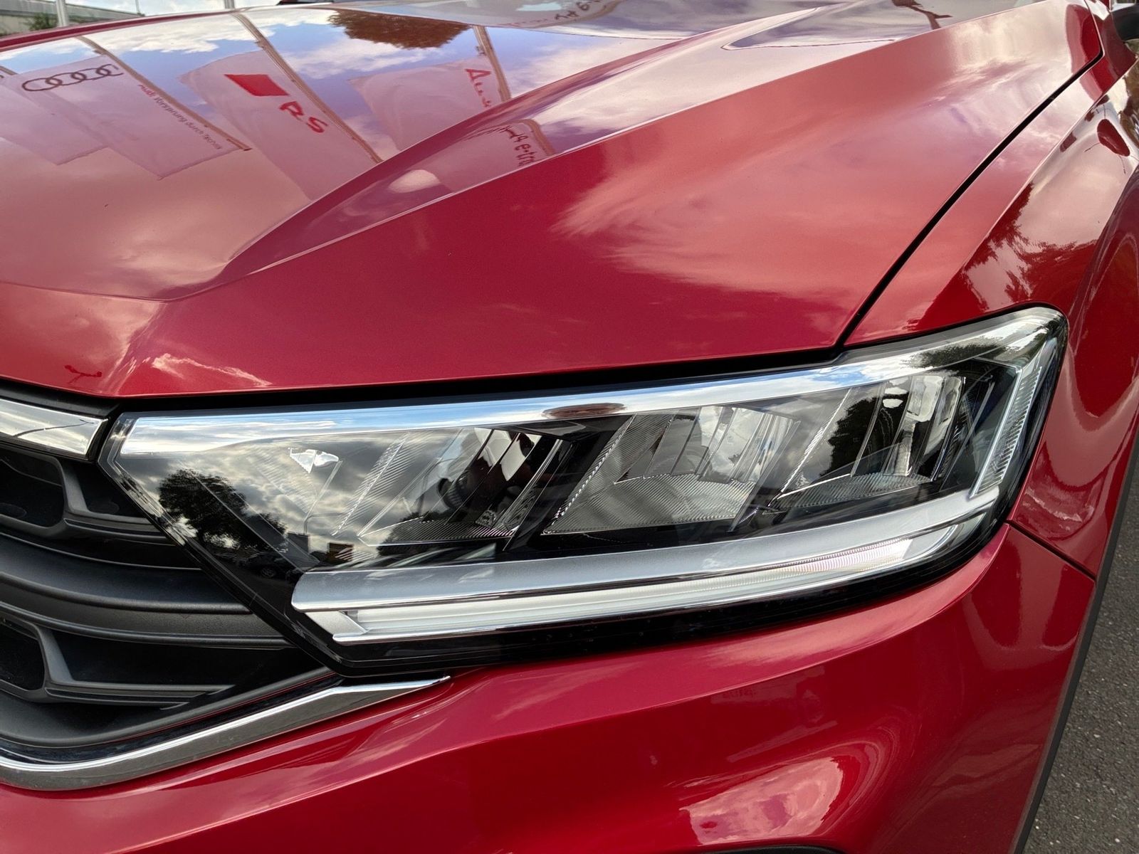 Fahrzeugabbildung Volkswagen T-Roc 1.5 TSI Life LED,Navi,PDC,SHZ,Klimaaut.,LM