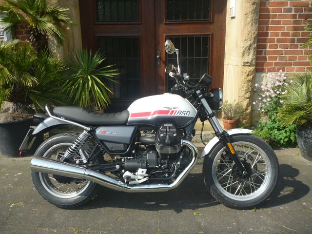 Moto Guzzi V7 850 "Special" mit Tageszulassung