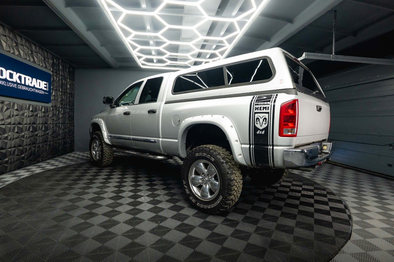 Fahrzeugabbildung Dodge RAM 5.7 V8 HEMI 4x4 OFFROAD MONSTERTRUCK LONGBED