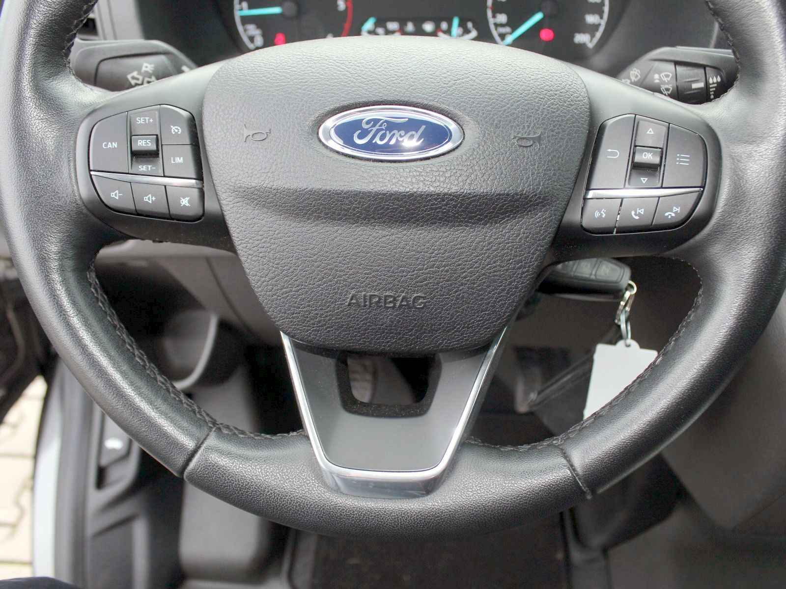 Fahrzeugabbildung Ford Transit Custom 320 L1 2,0 TDCi