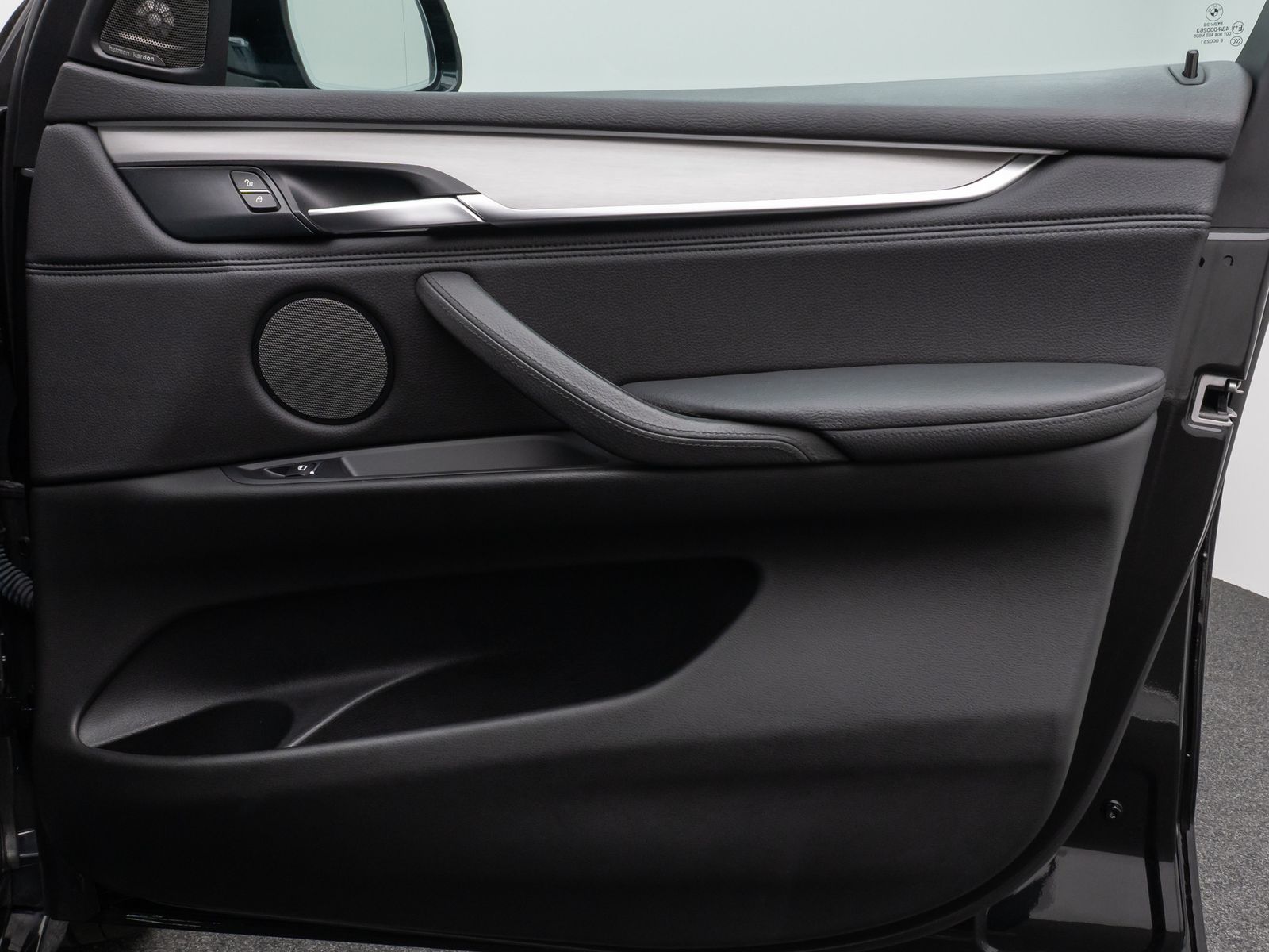 Fahrzeugabbildung BMW X5 M50d Kamera H/K NaviPro Xenon AHK Alarm