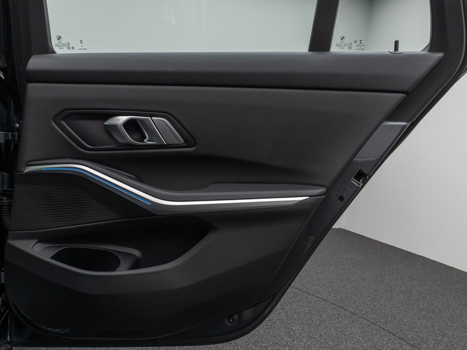 Fahrzeugabbildung BMW 320e Sport Line Panorama DAB CockPitPr PDC Alarm