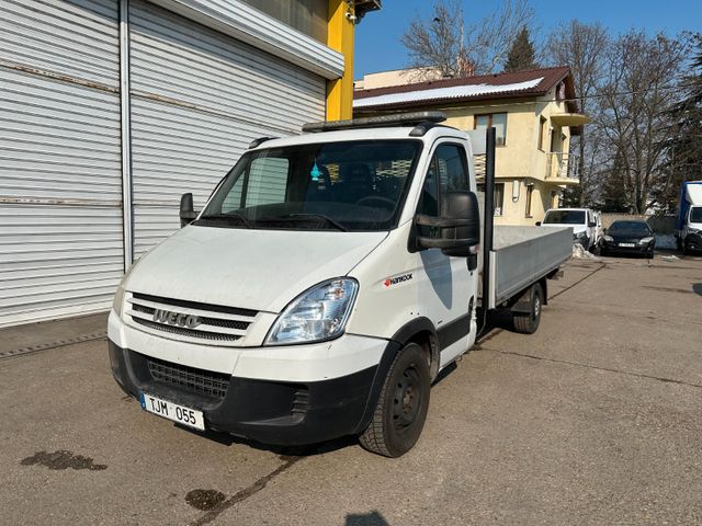 Iveco 35S18 4X2 mit Kran.3l