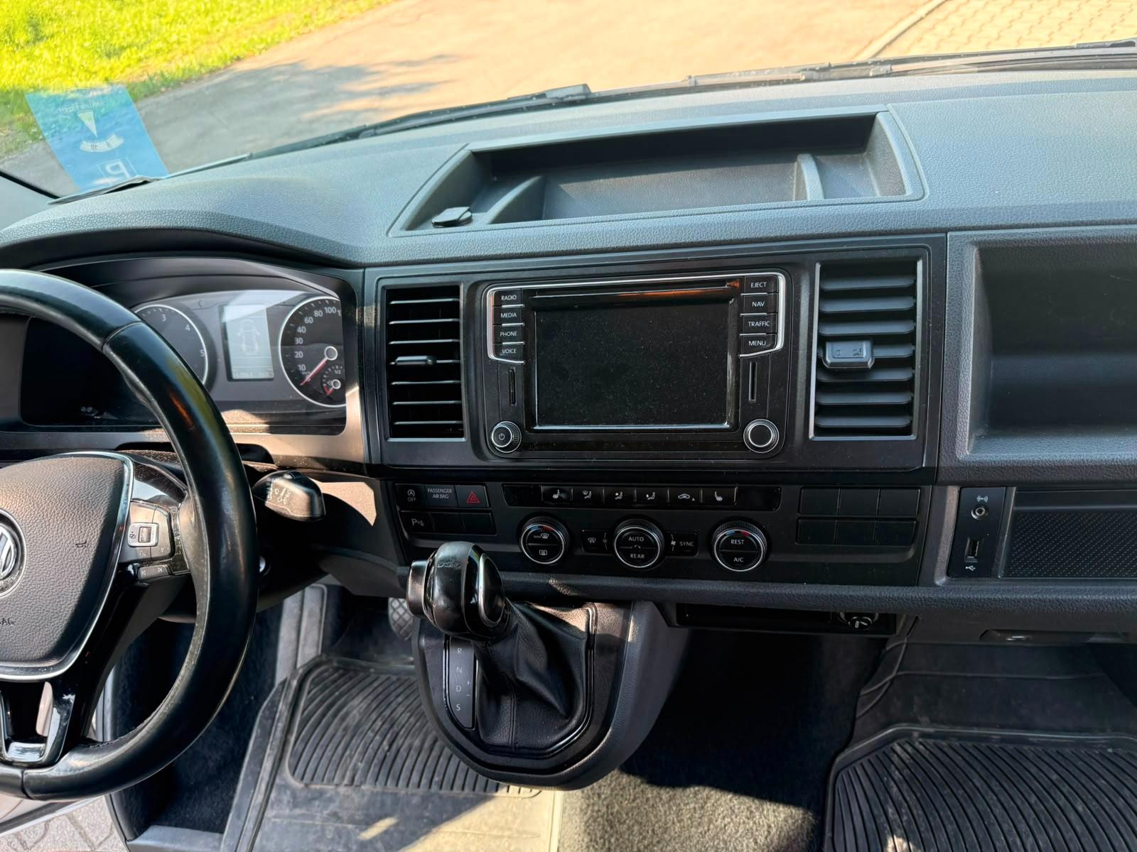 Volkswagen T6 Transporter Bus Caravelle Comfortline