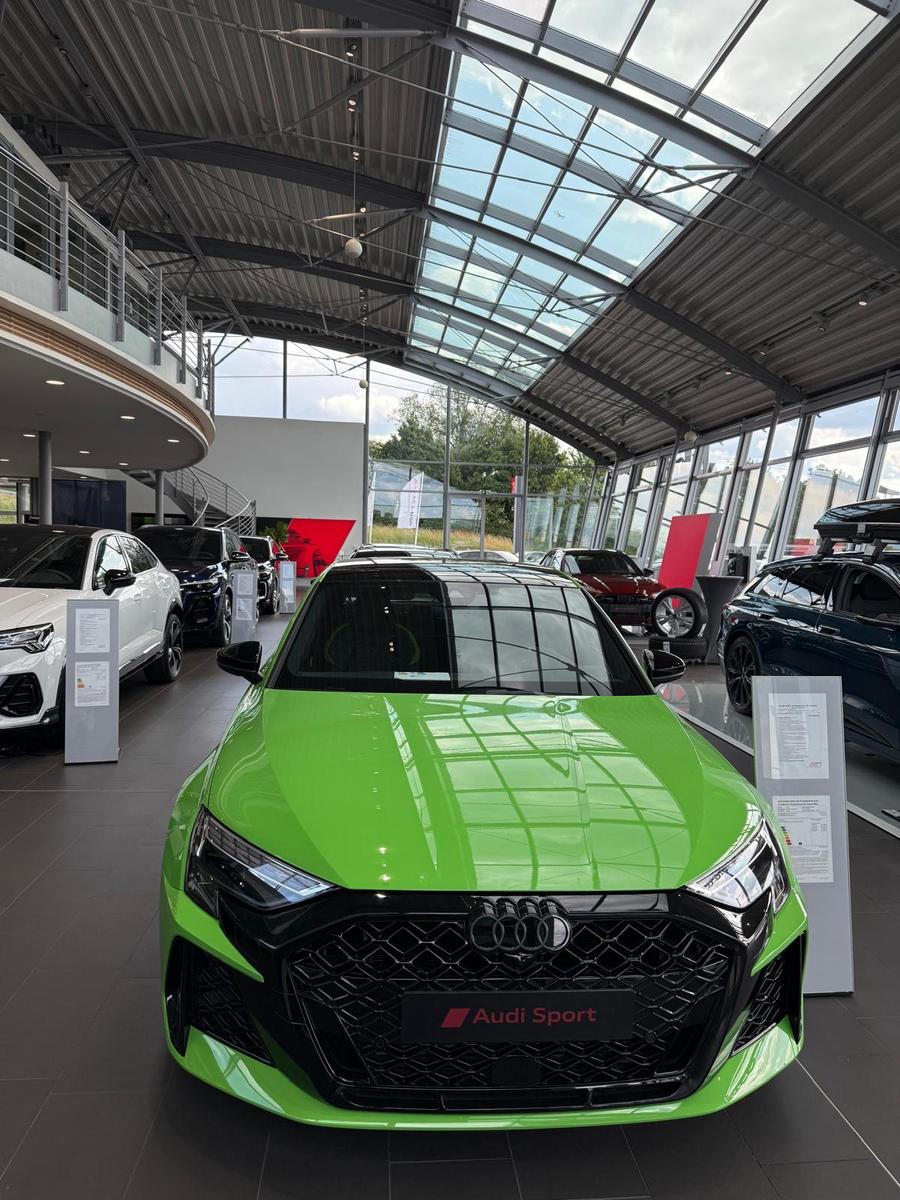 showroom-image-top
