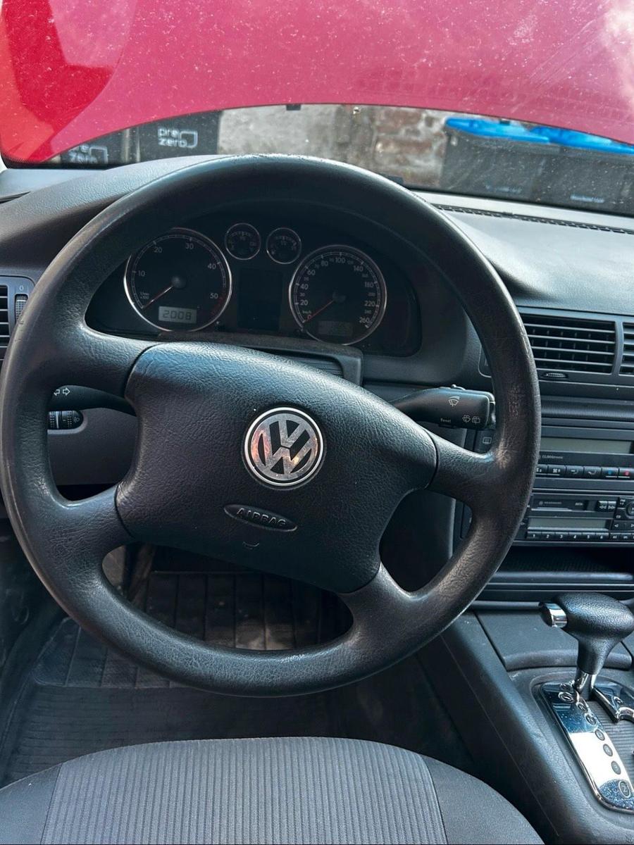 Volkswagen Passat 2004 — interior