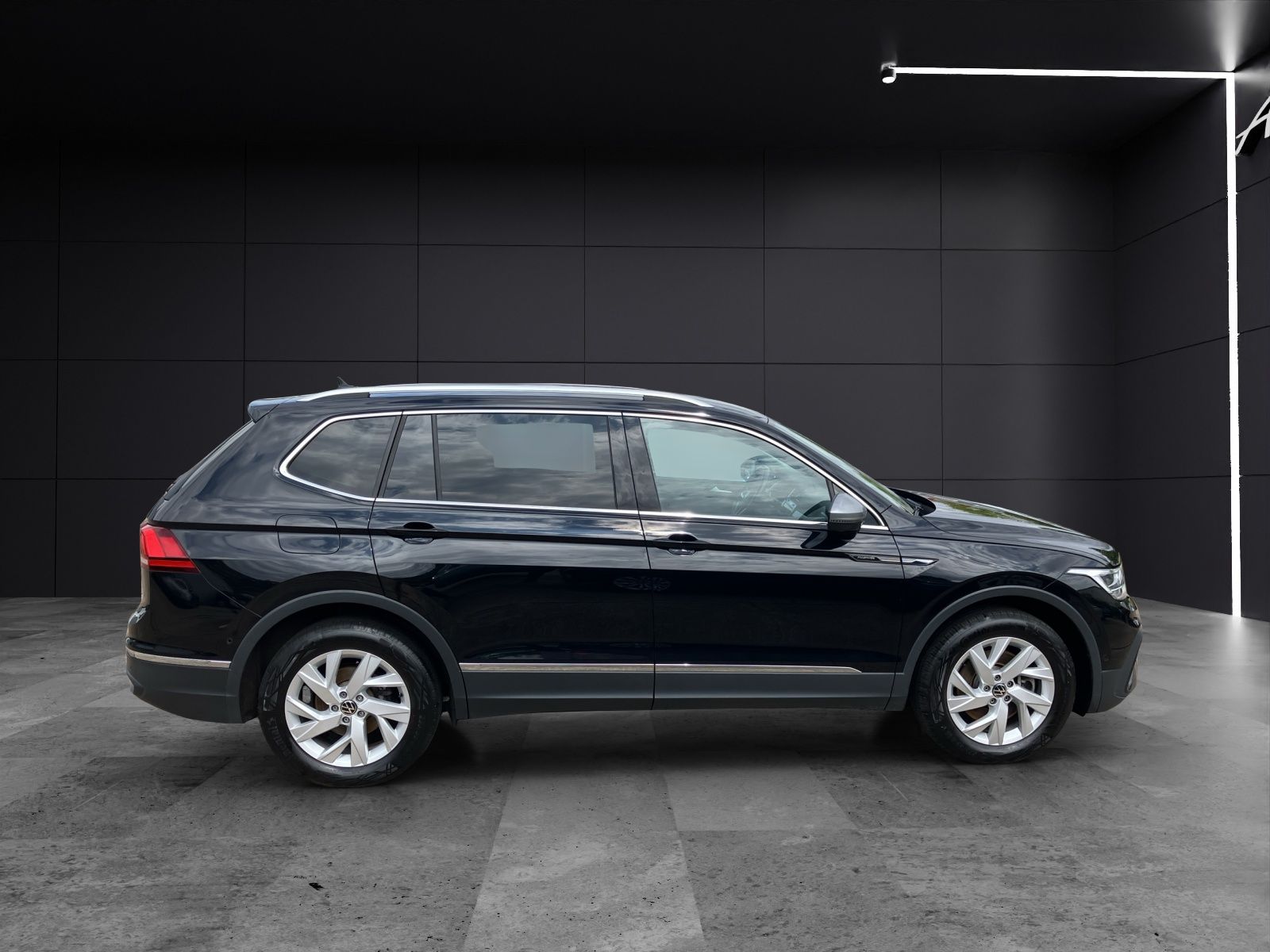Fahrzeugabbildung Volkswagen Tiguan Allspace Business TDI DSG 4M LED ACC AHK