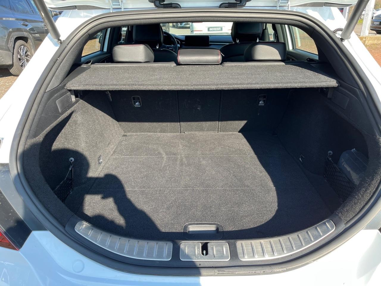 Genesis G70 Shooting Brake 2.2 D Sport RWD Sitzklima LED