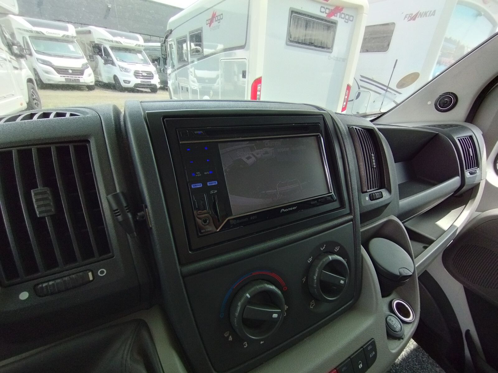 Fahrzeugabbildung Knaus Sun Traveller SunTR 550 D SAT, Markise, RK