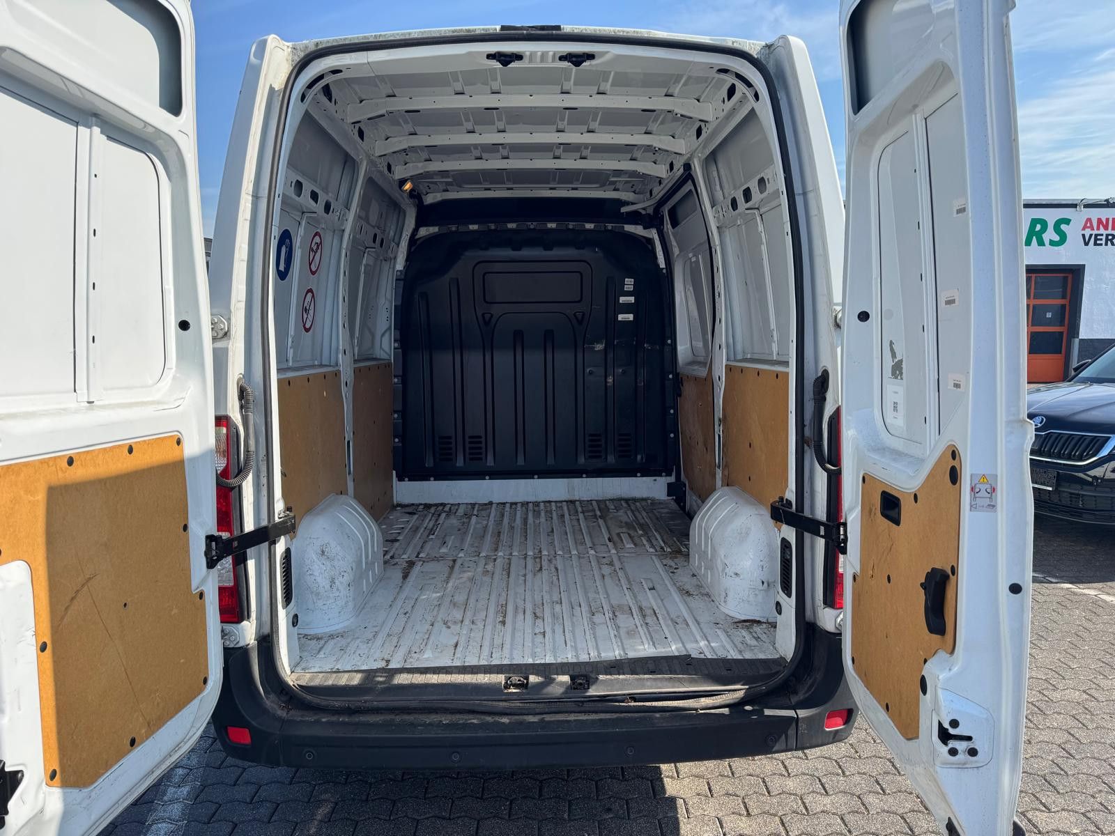 Fahrzeugabbildung Renault Master III Kasten L1H2 HKa 3,5t/ 1.HAND/TEMPOMAT