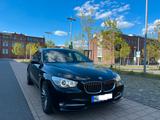 BMW HEAD UP/KAMERA/NAVI/LEDER/XENON/SITZHEIZUNG/PANO - schwarze BMW 530 Gran Turismo
