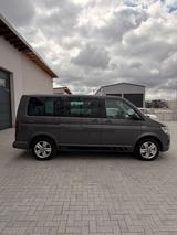 Volkswagen T6 Multivan - Volkswagen T6 Multivan mit Diesel-Antrieb: Grau, Beheizbare Frontscheibe