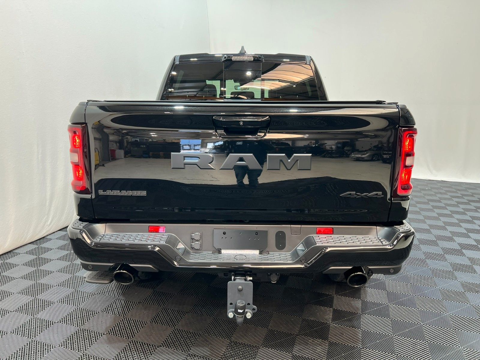 Fahrzeugabbildung Dodge RAM 1500 Laramie Night Premium RTR Umbau