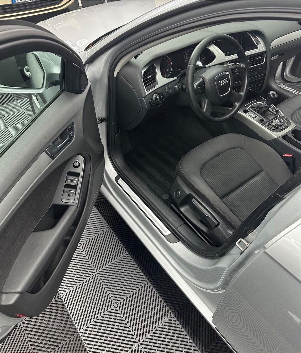 Audi A4 2009 — engine 160 HP (118kW)