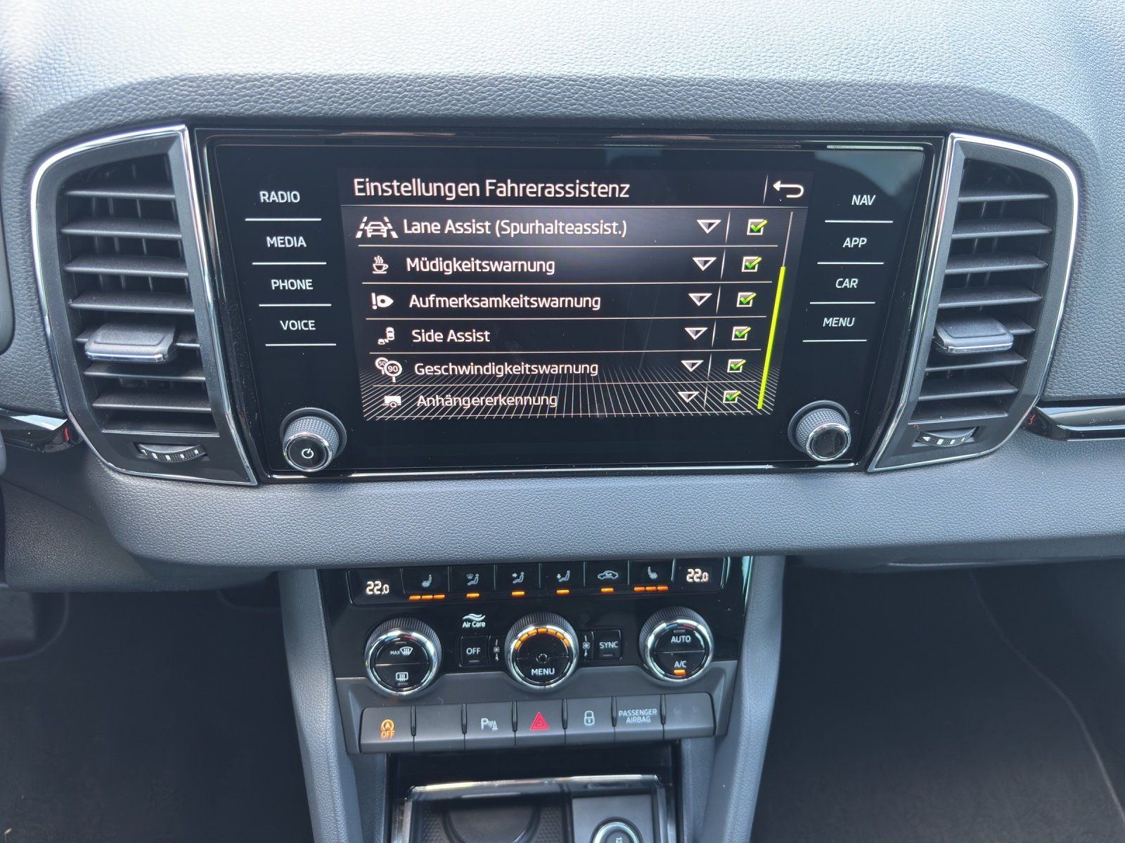 Fahrzeugabbildung SKODA Karoq Balance 1,5 TSI 110 kW DSG MATRIX/RFK/AHK