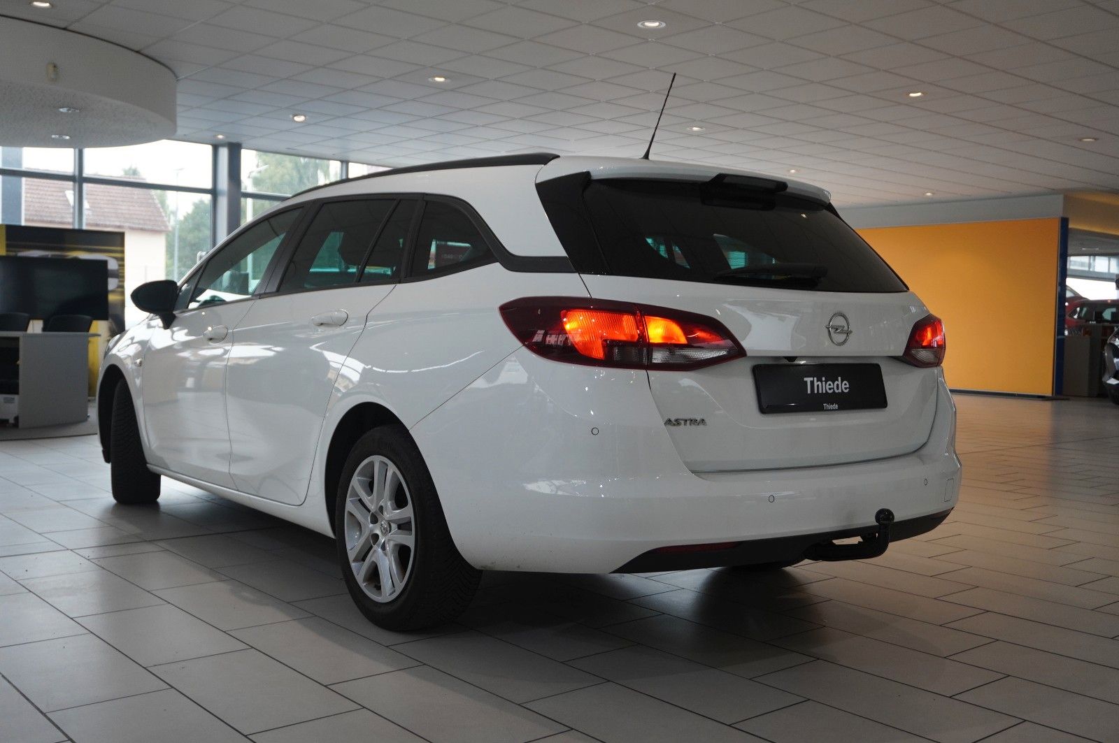 Fahrzeugabbildung Opel Astra K ST 1.2T EDITION NAVI/LED/KAMERA/SHZ/AHK