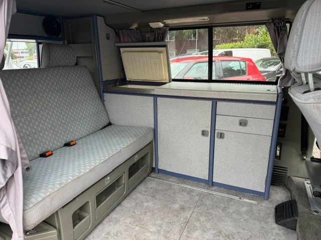 Fahrzeugabbildung Volkswagen T4 California 2.4 Diesel mit Aufstelldach