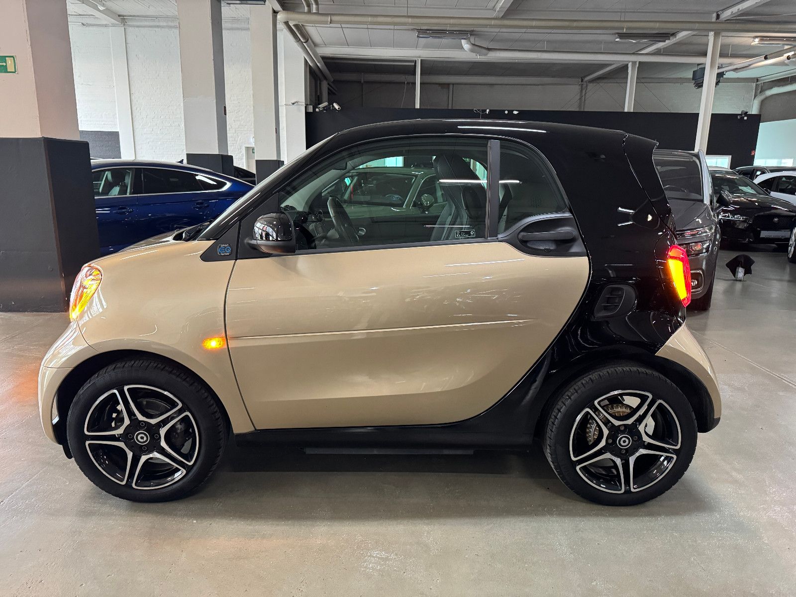 Fahrzeugabbildung Smart ForTwo Coupe EQ PRIME EXCLUSIVE ABSOLUT VOLL 22K