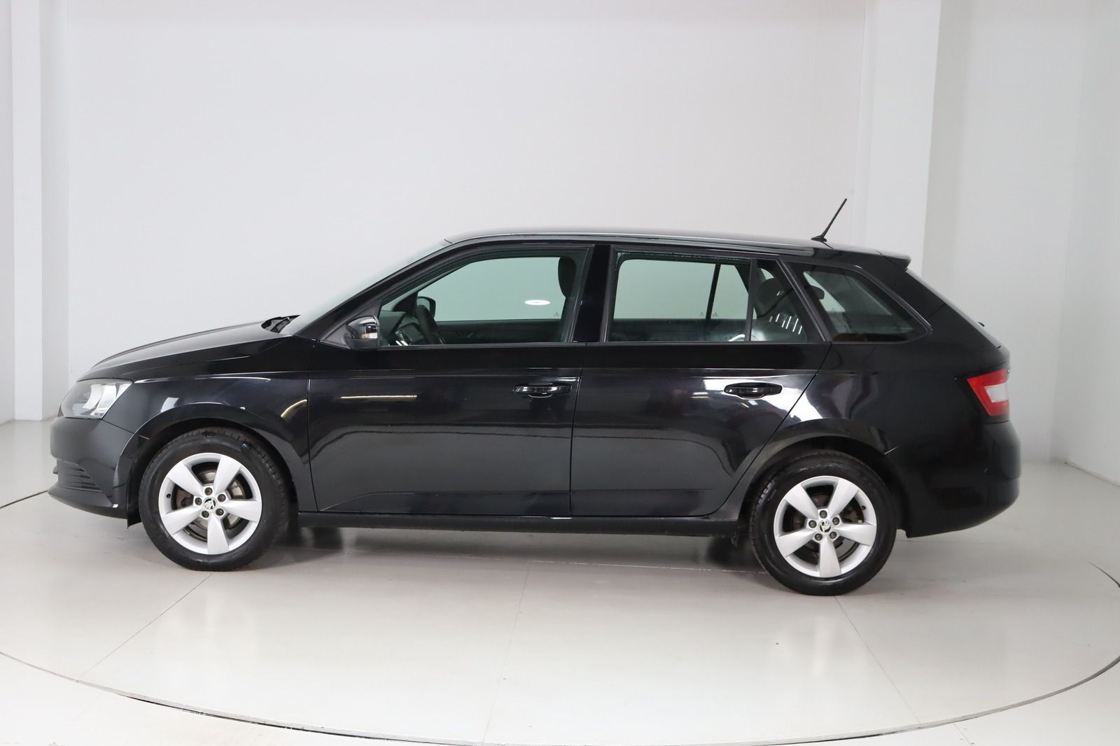 Fahrzeugabbildung SKODA Fabia 1.2 TSI Active Combi 1.Hand