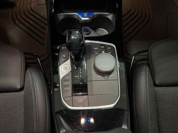 Fahrzeugverkauf 20 BMW 118 d Sport Line AT LED Shadow Line Navi