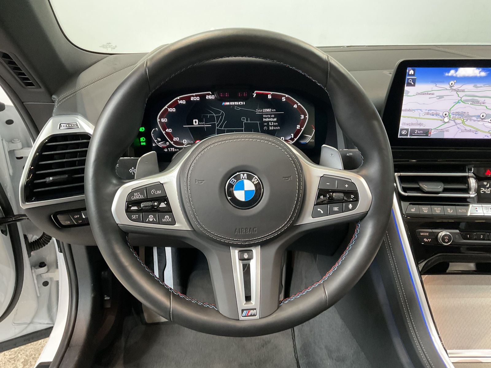 Fahrzeugabbildung BMW M850i xDrive Cabrio Aktivlenkung Laserlicht Nack