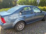 Volkswagen Bora 2.0 Basis Basis - Volkswagen Bora Basis mit Benzin-Antrieb