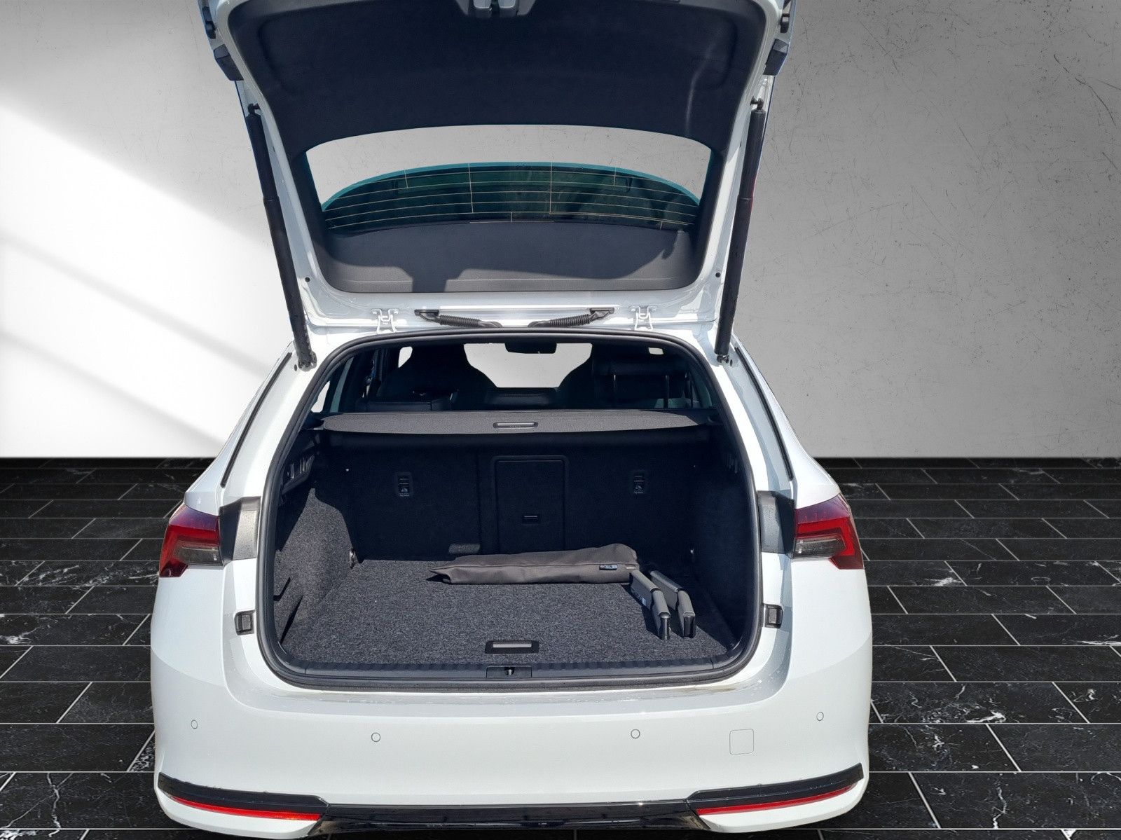 Fahrzeugabbildung SKODA Octavia Combi Sportline AHK PANO STANDHEIZUNG