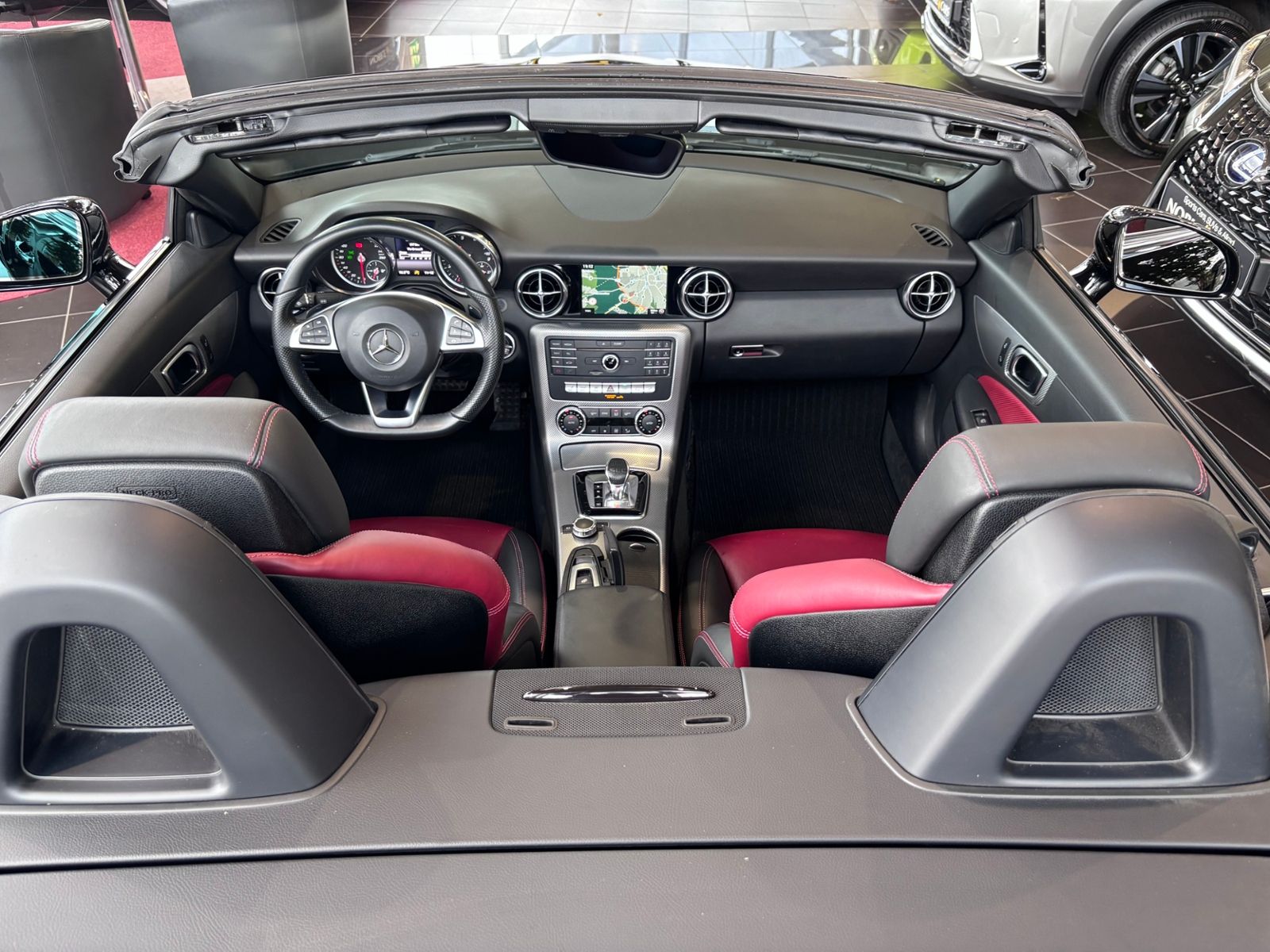 Fahrzeugabbildung Mercedes-Benz SLC 300 9G-Tronic LED NAVI ALU