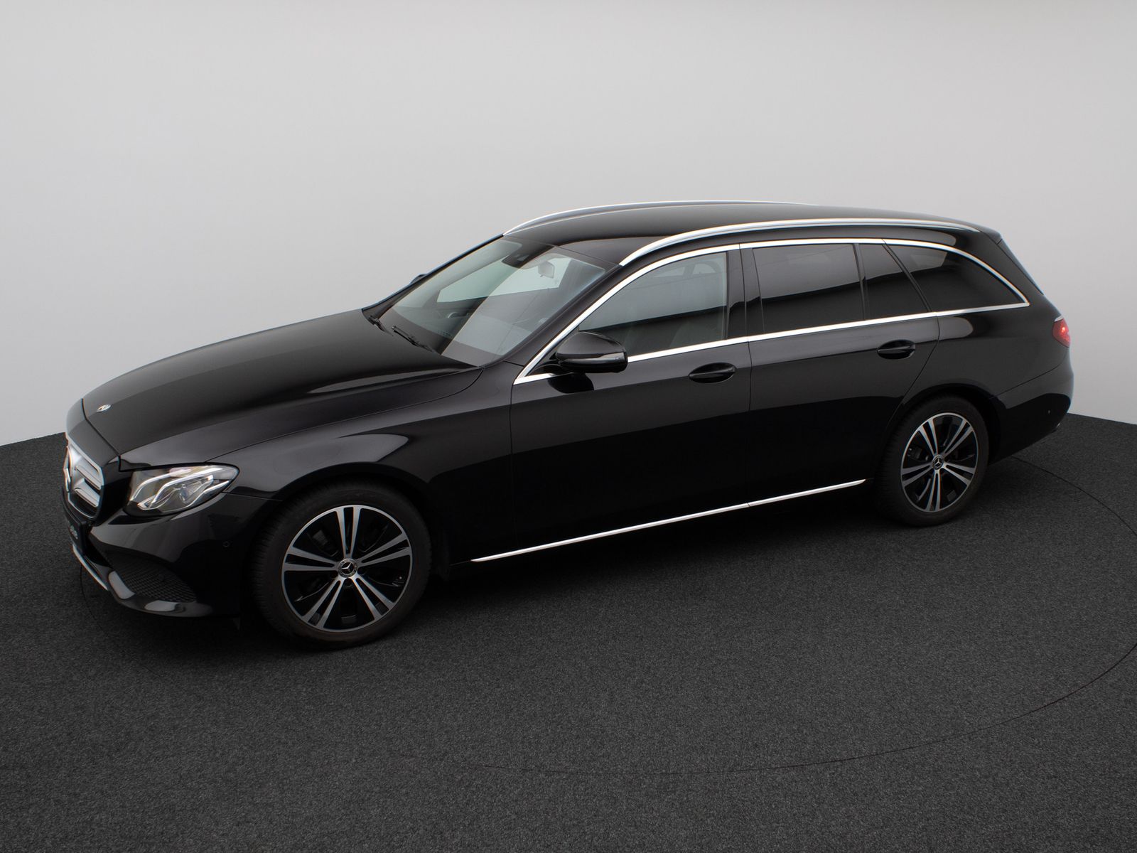 Fahrzeugabbildung Mercedes-Benz E 220d T-Modell Avantgarde Kamera AHK Tempomat