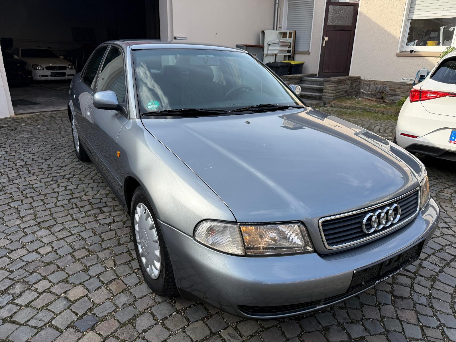 Audi A4 1.8 + 1. Hand +
