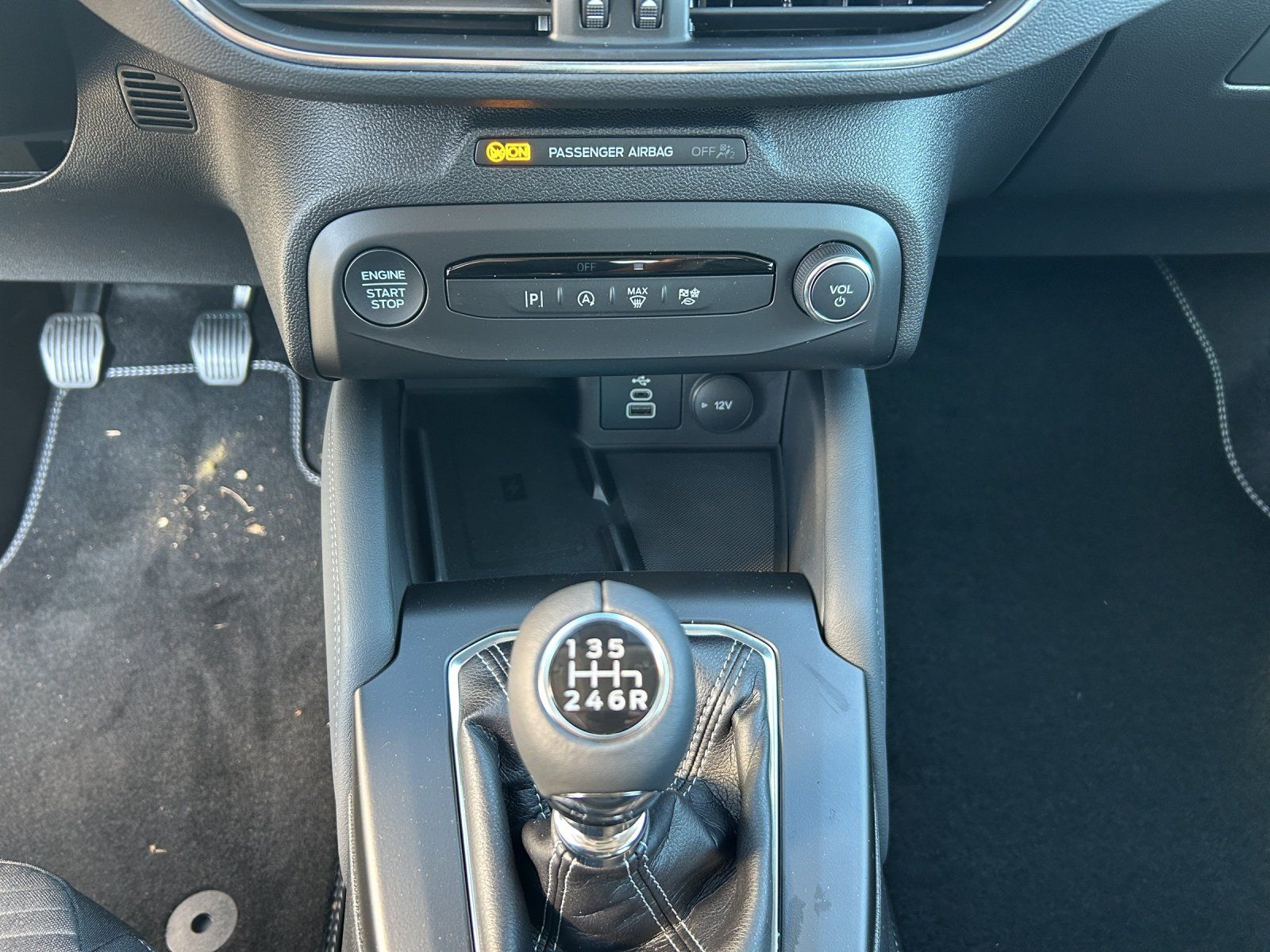 Fahrzeugabbildung Ford Focus Titanium X Winter P. B&O e.Call LM 17Z LED