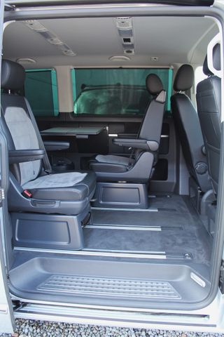 Volkswagen T6.1 Multivan Cruise 150PS DSG AHK LED Extras!!