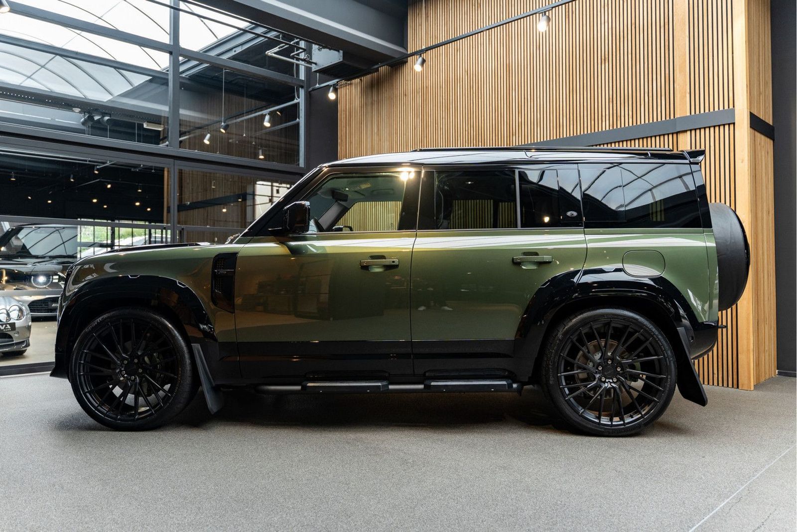Land Rover Defender 110 Urban Automotive Widetrack 24 Inch imagem 3