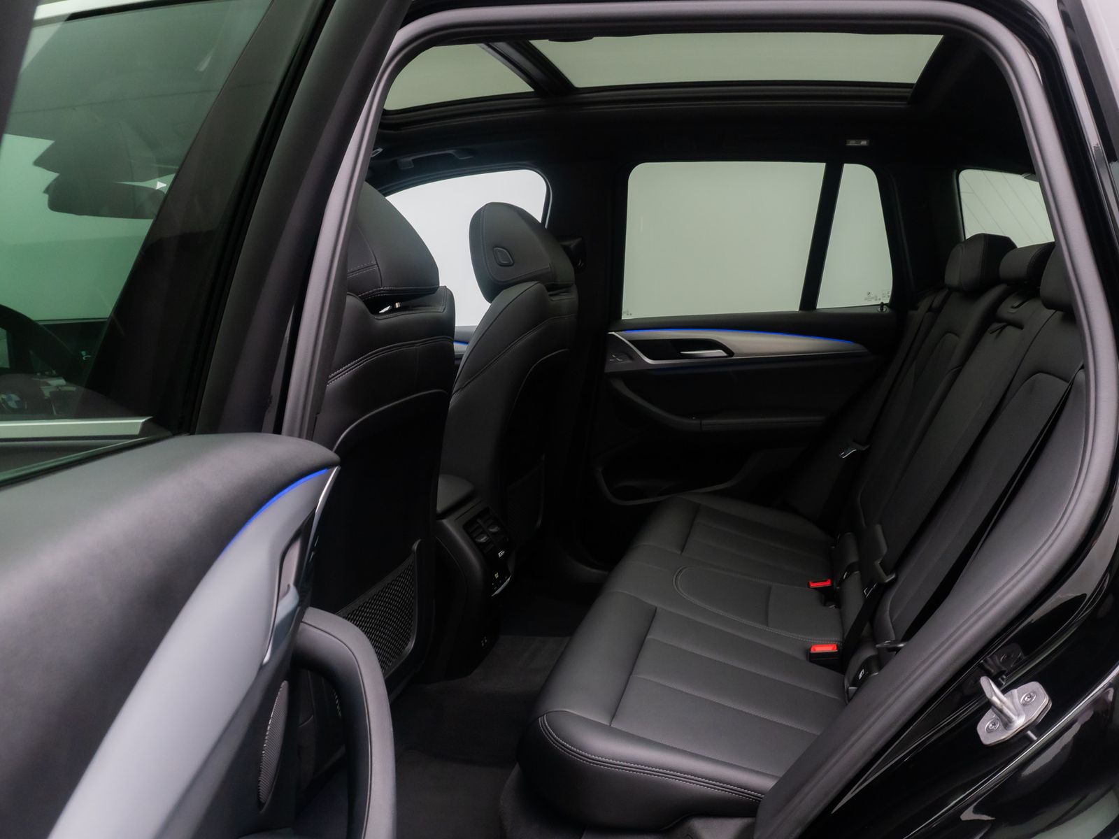 Fahrzeugabbildung BMW X3 xD20d  M Sport Panorama Kamera DAB AHK 19Zoll