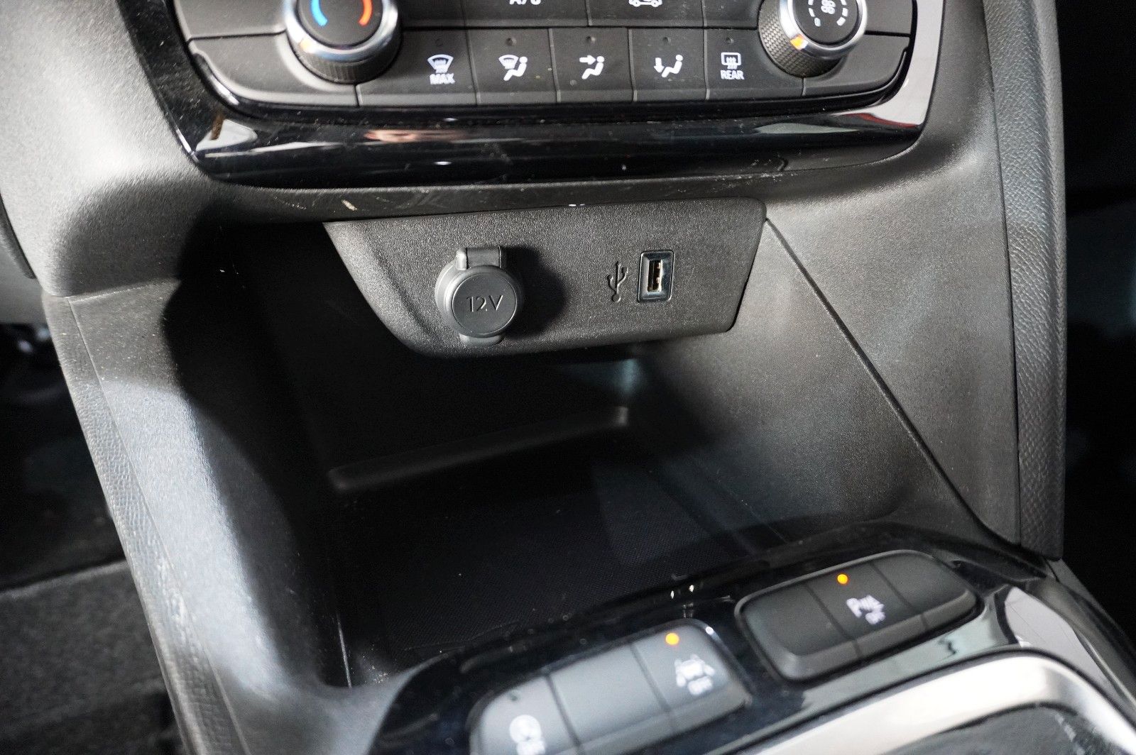 Fahrzeugabbildung Opel Corsa F 1.2 EDITION NAVI/LED/KAMERA/TEMP./SPORT