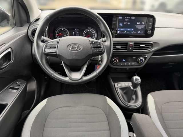 Fahrzeugabbildung Hyundai i10 Advanced 1.0 +KLIMA+SHZ+RFK+CARPLAY+TEMPOMAT