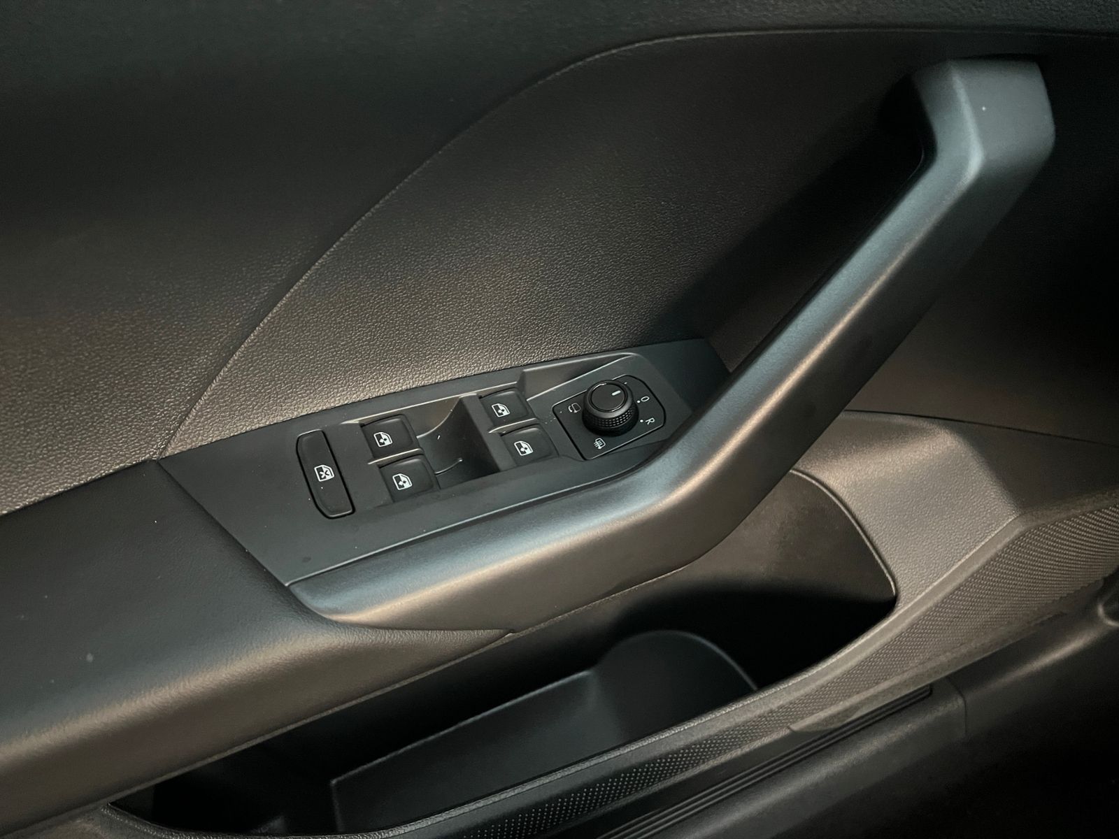 Fahrzeugabbildung Volkswagen T-Cross Life 1.0 TSI DSG *IQ.Light, Climatronic,