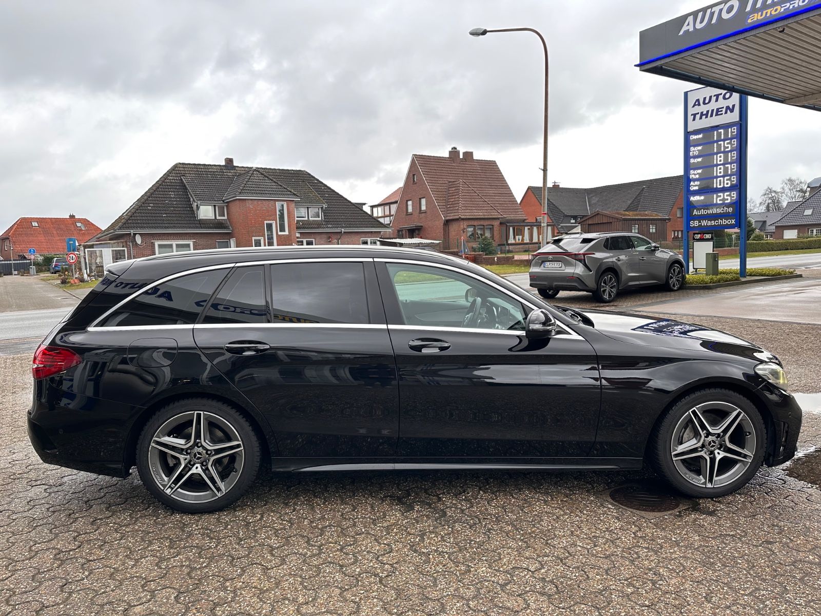 Fahrzeugabbildung Mercedes-Benz C 220 d T-Modell AMG Line Autm. LED/Navi/GRA/PDC