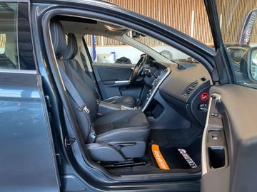 Volvo XC60 Momentum AWD *BI-XENON*PANO*NAVI*PDC*AHK*