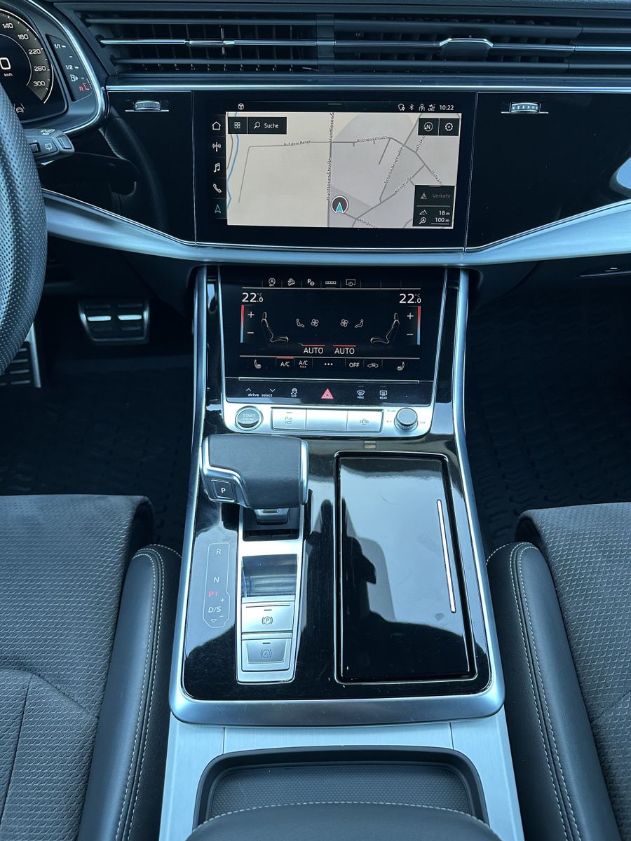 Fahrzeugabbildung Audi Q7 50 TDI S-Line Black 7Sitzer NAV+MATRIX+AHK+VC