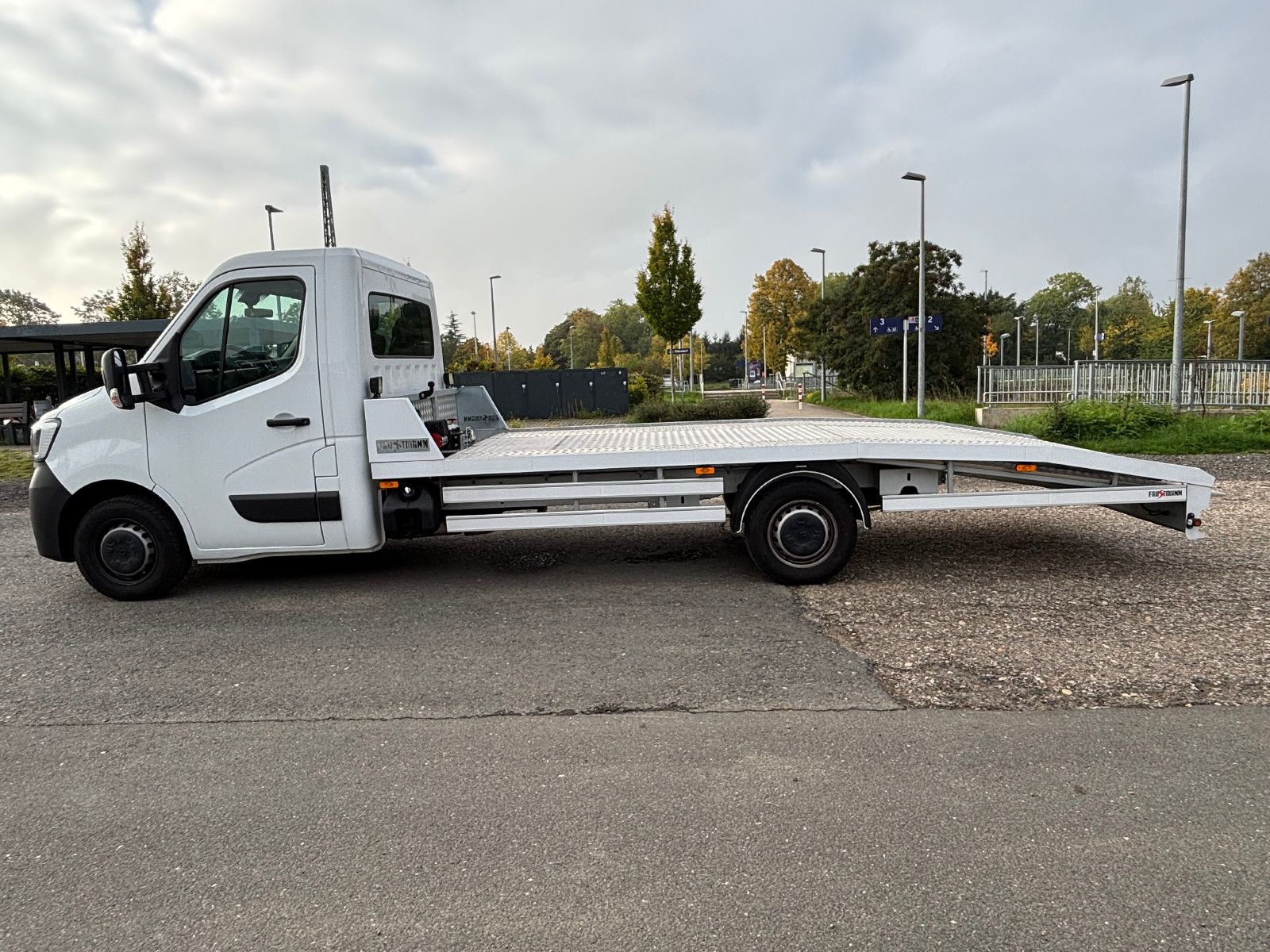 Fahrzeugabbildung Renault MASTER Abschleppwagen AHK 3,5t Klima Tempomat