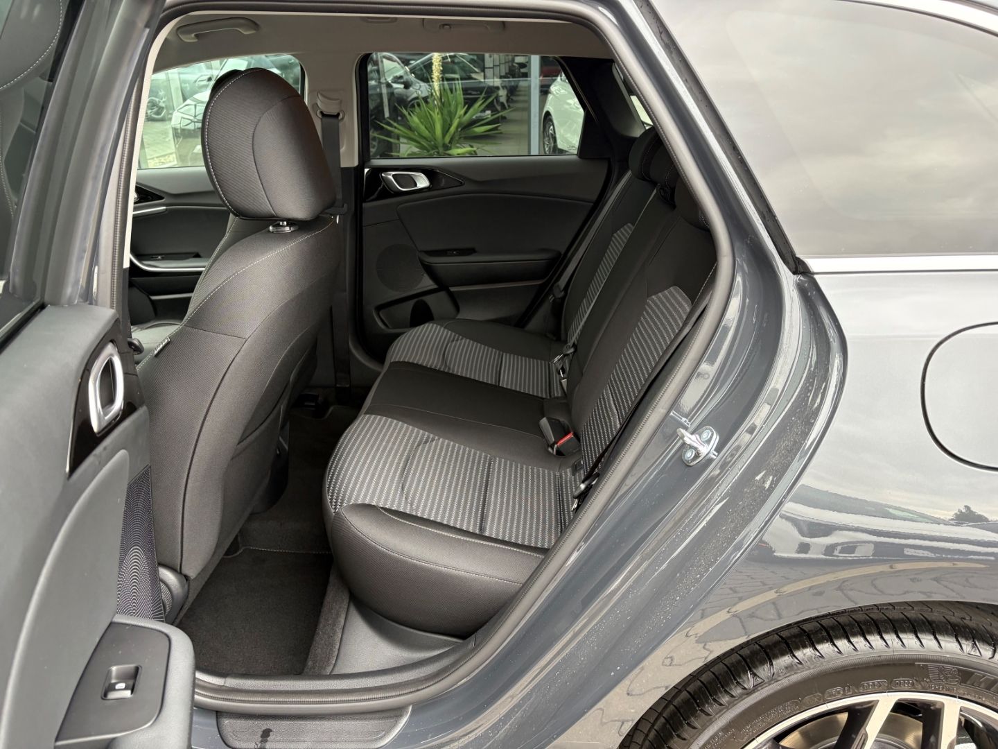 Fahrzeugabbildung Kia Ceed_sw Ultimate 1.5 T-GDI Mild-Hybrid P8, P9