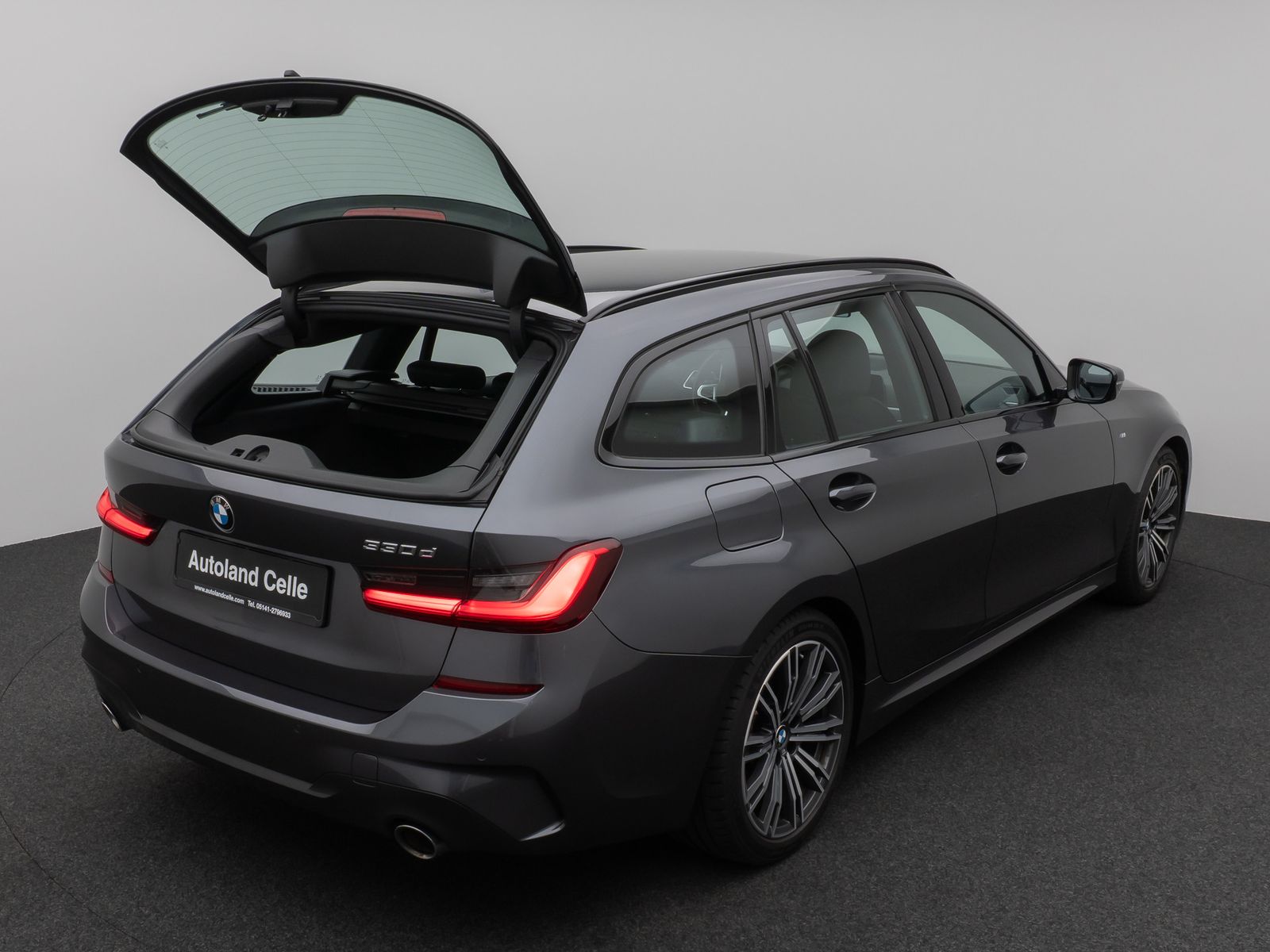 Fahrzeugabbildung BMW 330d M Sport HiFi Lenkradheiz AHK Komfort 18Zoll