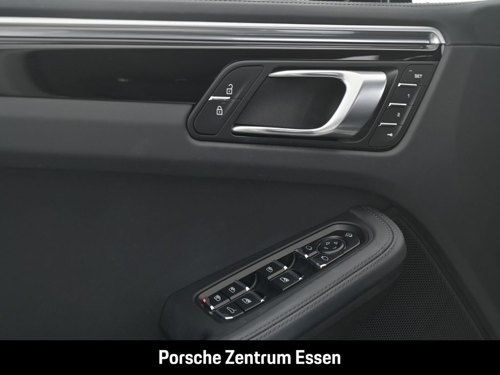 PORSCHE Macan 2022
