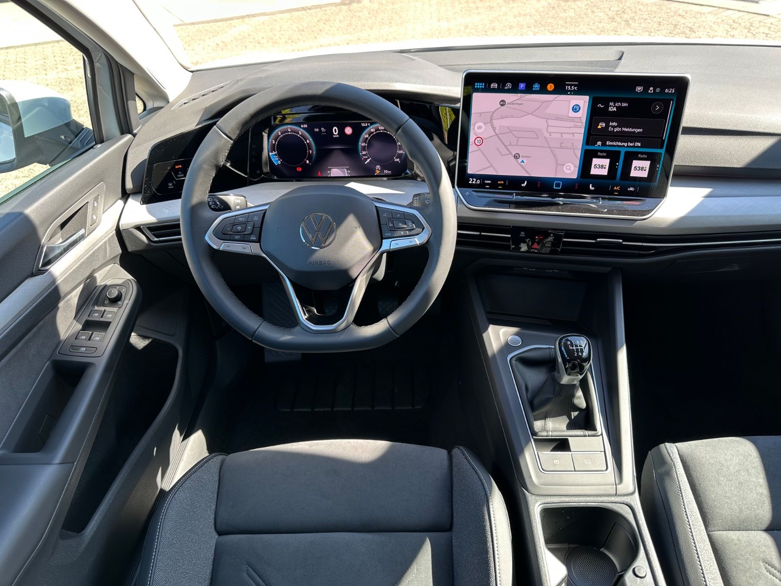 Fahrzeugabbildung Volkswagen Golf VIII Variant 1.5 TSI Life Navi/ACC/LED/Shzg