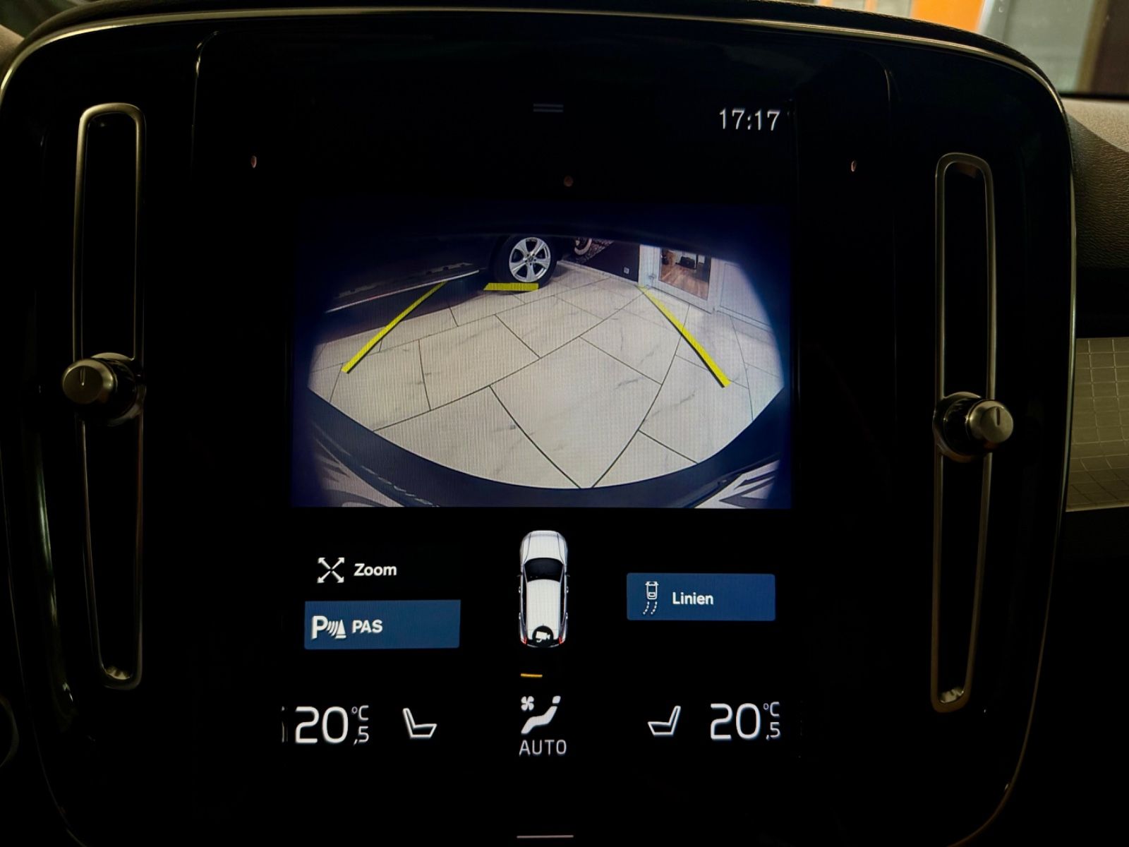 Volvo XC40 2.0 T5 AWD AUT LEDER NAVI LED CAM SHZ PDC foto 18