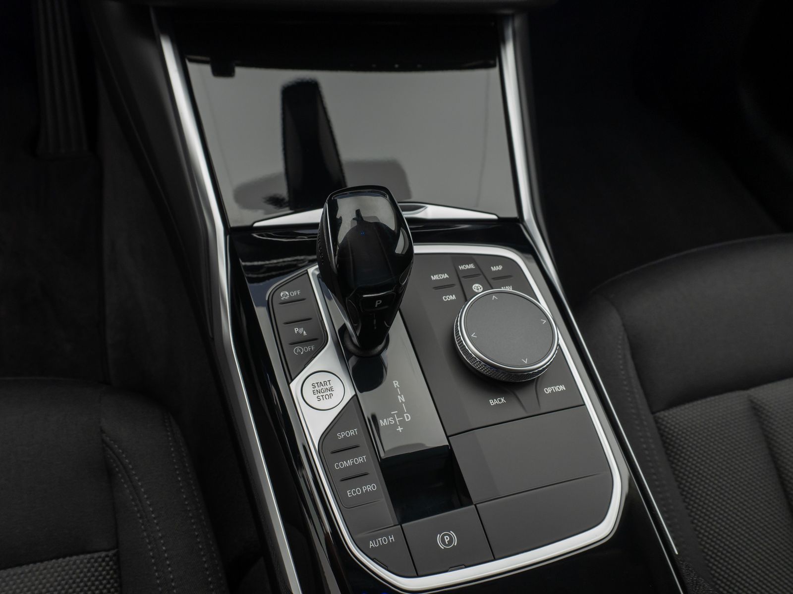 Fahrzeugabbildung BMW 320i CockPit+ DAB PDC LED Lordos Sitzhzg Komfort