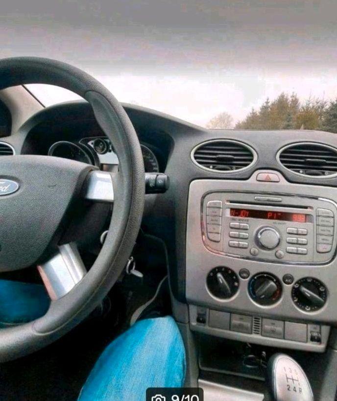 Ford Focus 2009 — interior
