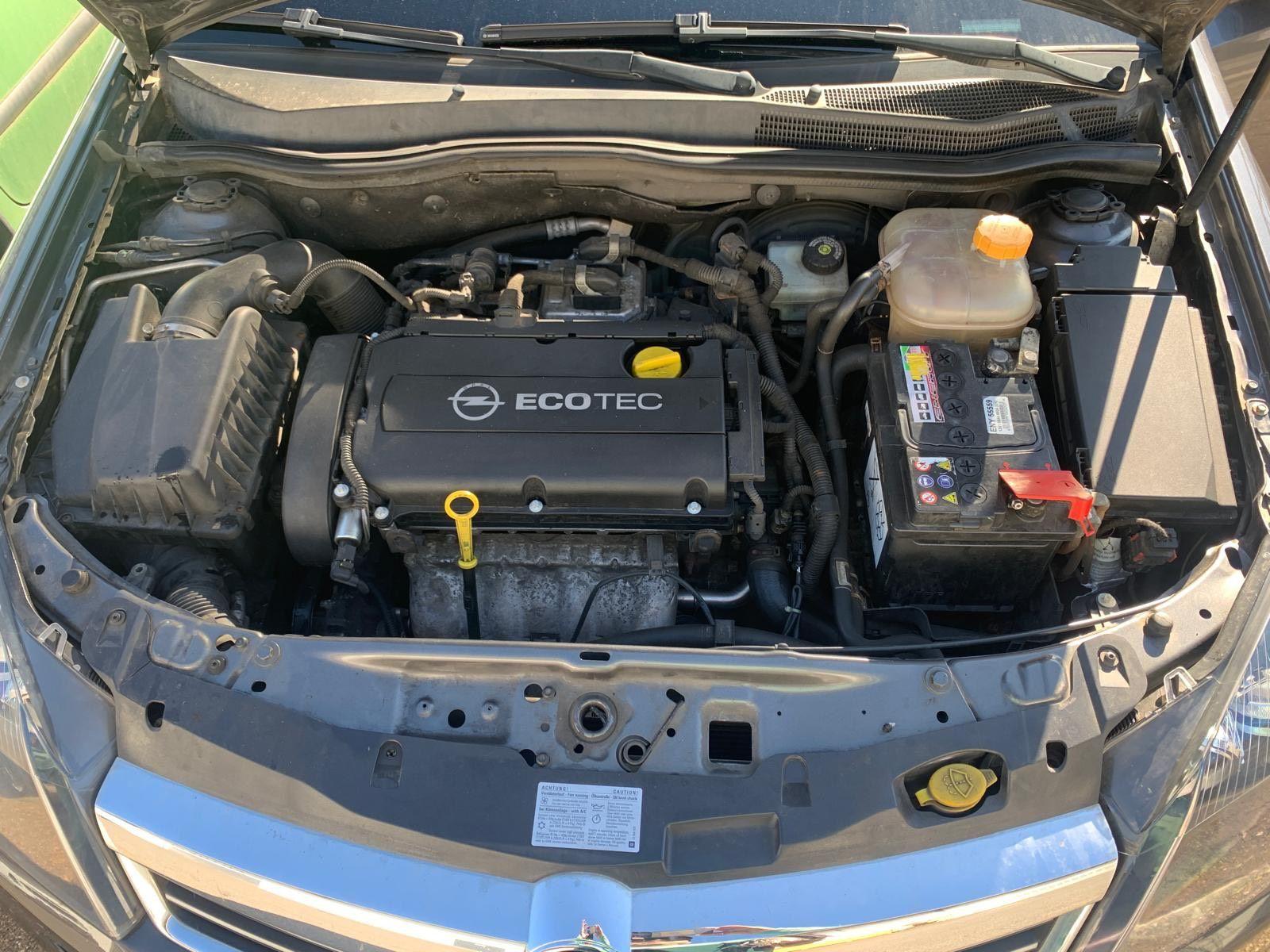 Opel Astra 2010 — photo 13
